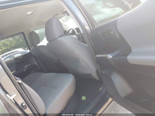 2017 TOYOTA TACOMA SR5 V6 8