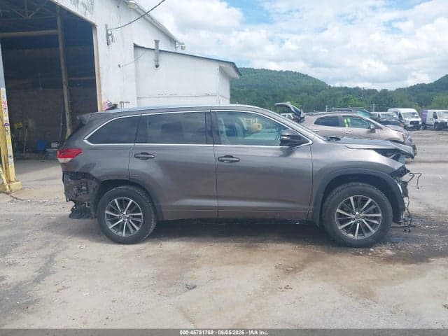 2017 TOYOTA HIGHLANDER XLE 13