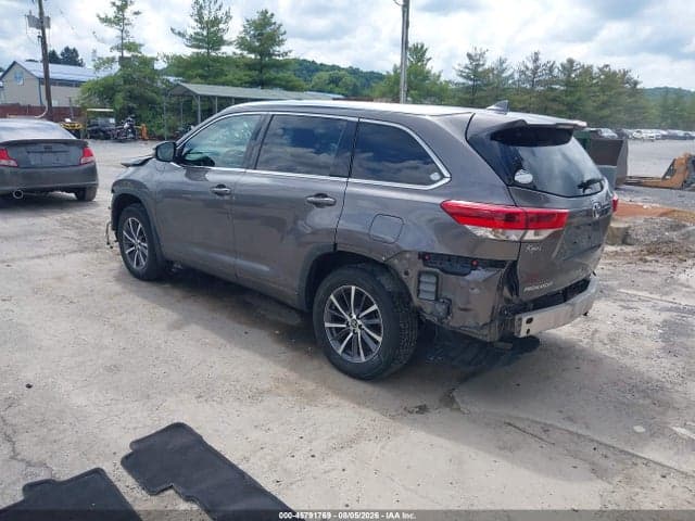 2017 TOYOTA HIGHLANDER XLE 3