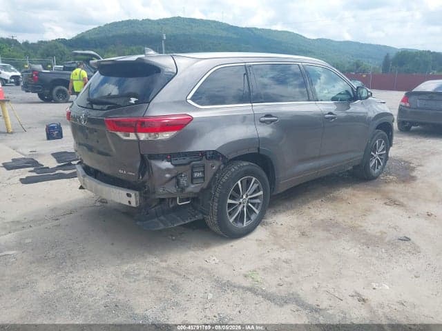 2017 TOYOTA HIGHLANDER XLE 4