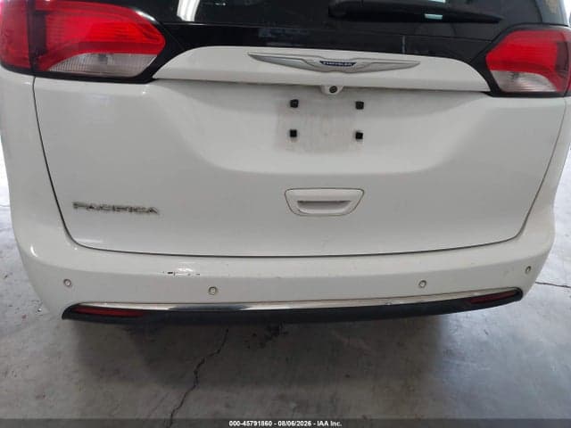 2019 CHRYSLER PACIFICA TOURING L 18