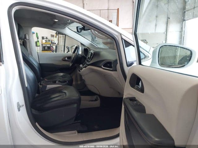 2019 CHRYSLER PACIFICA TOURING L 5