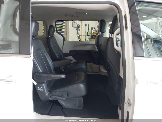 2019 CHRYSLER PACIFICA TOURING L 8