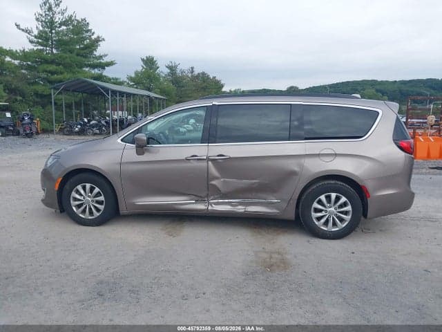 2017 CHRYSLER PACIFICA TOURING-L 14