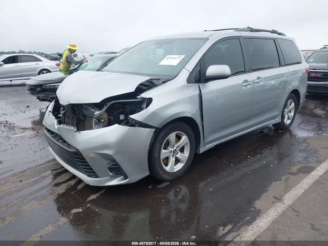 2019 TOYOTA SIENNA LE 8 PASSENGER 2