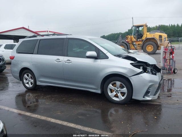 2019 TOYOTA SIENNA LE 8 PASSENGER 14