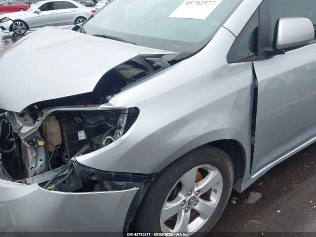 2019 TOYOTA SIENNA LE 8 PASSENGER 19
