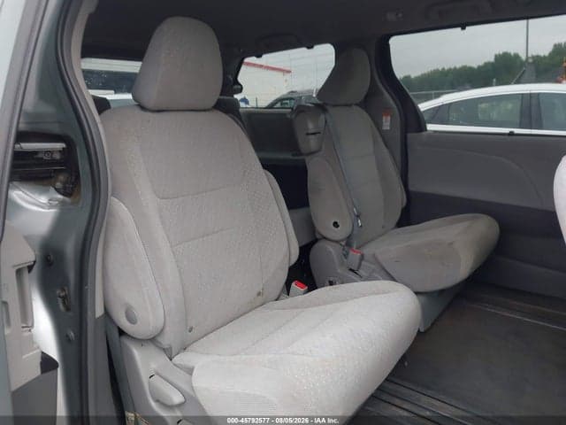 2019 TOYOTA SIENNA LE 8 PASSENGER 8