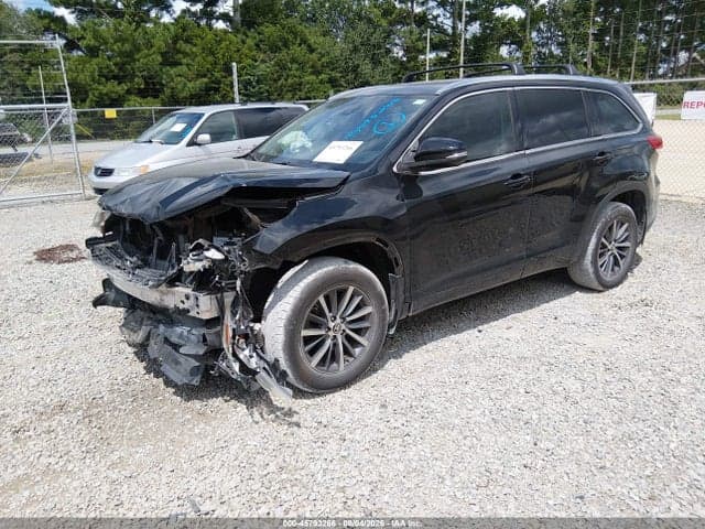 2017 TOYOTA HIGHLANDER XLE 2