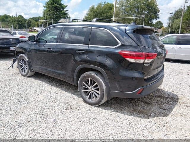 2017 TOYOTA HIGHLANDER XLE 3
