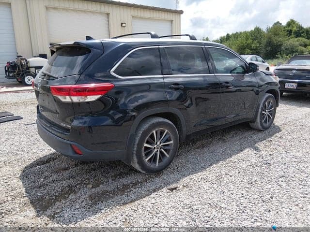 2017 TOYOTA HIGHLANDER XLE 4