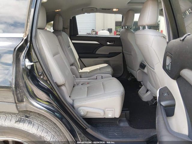 2017 TOYOTA HIGHLANDER XLE 8