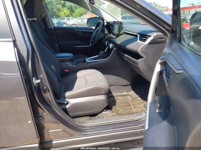 2020 TOYOTA RAV4 LE 5