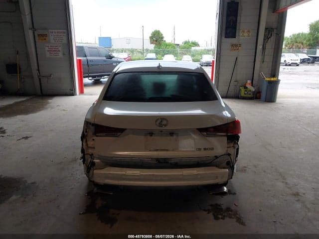 2018 LEXUS IS 300 17