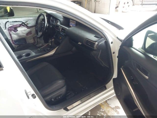2018 LEXUS IS 300 5