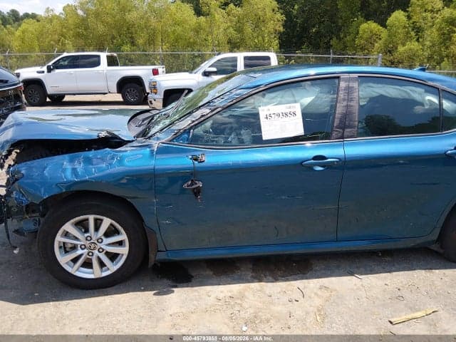 2025 TOYOTA CAMRY LE 17