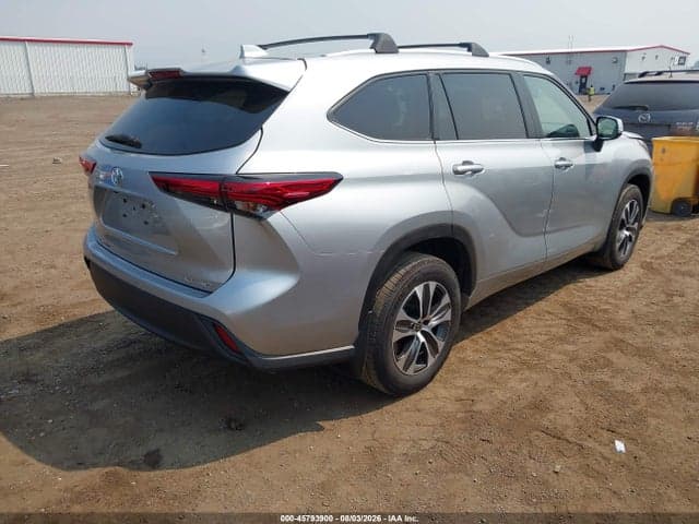 2023 TOYOTA HIGHLANDER XLE 4