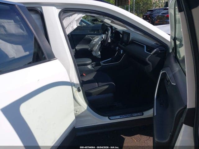 2019 TOYOTA RAV4 LE 5