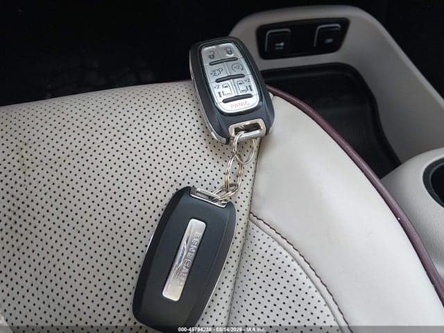 2019 CHRYSLER PACIFICA LIMITED 11