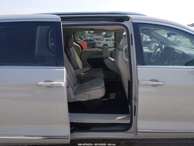 2019 CHRYSLER PACIFICA LIMITED 8