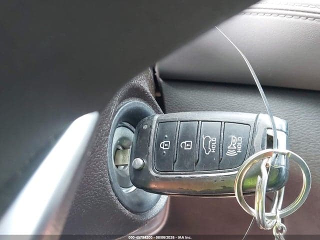 2019 HYUNDAI SANTA FE SE 11