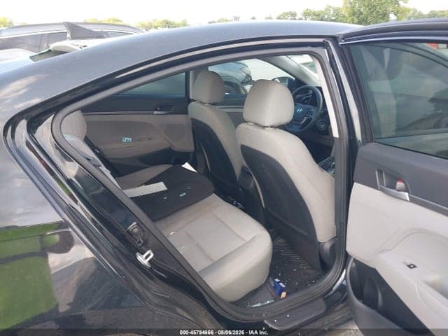 2017 HYUNDAI ELANTRA SE 8