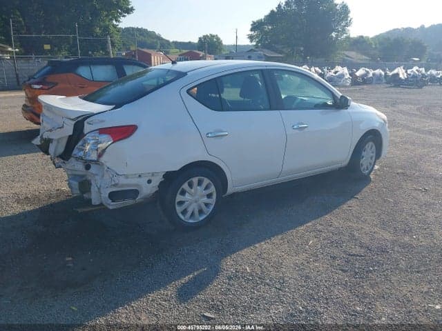 2017 NISSAN VERSA 1.6 SV 4