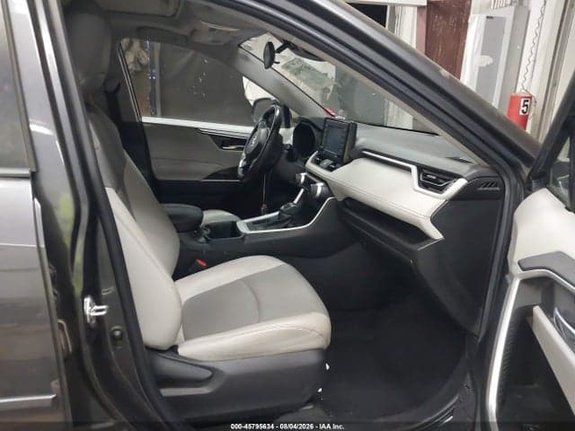 2022 TOYOTA RAV4 XLE PREMIUM 5