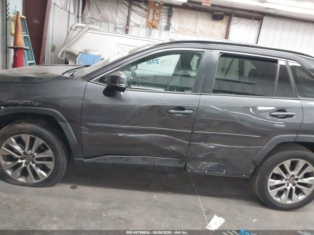 2022 TOYOTA RAV4 XLE PREMIUM 6