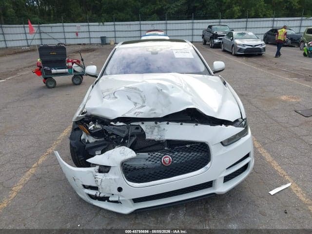 2018 JAGUAR XE 25T PREMIUM 11