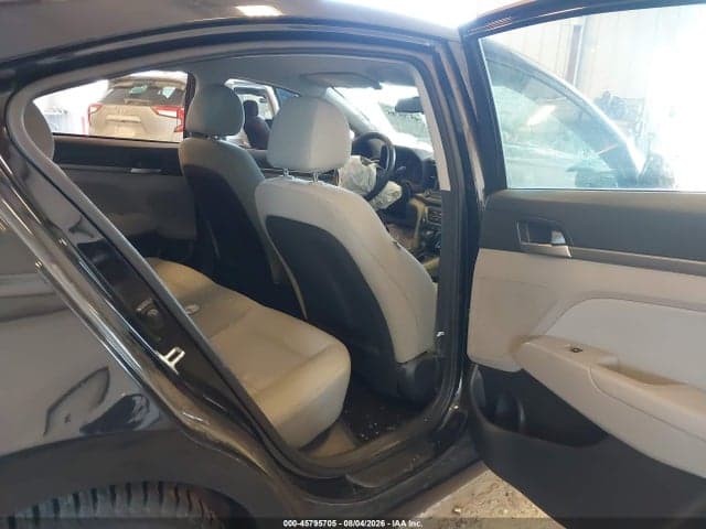 2017 HYUNDAI ELANTRA SE 8