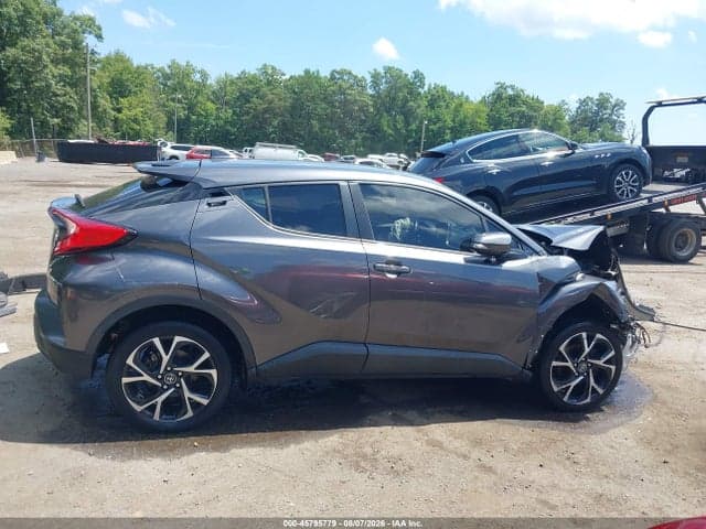 2019 TOYOTA C-HR XLE 12