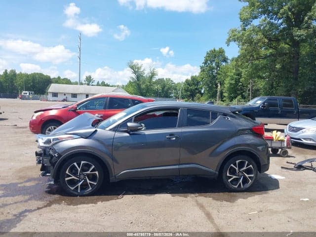 2019 TOYOTA C-HR XLE 13