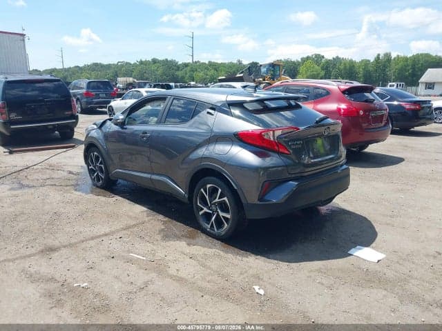 2019 TOYOTA C-HR XLE 3