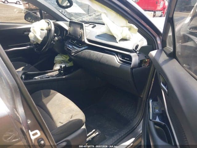 2019 TOYOTA C-HR XLE 5