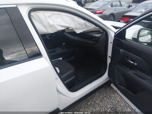 2025 NISSAN KICKS SR INTELLIGENT AWD 5