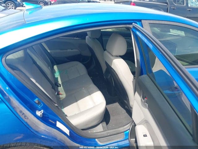 2017 HYUNDAI ELANTRA SE 8