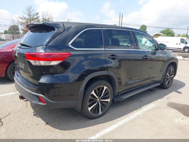 2017 TOYOTA HIGHLANDER LE 4