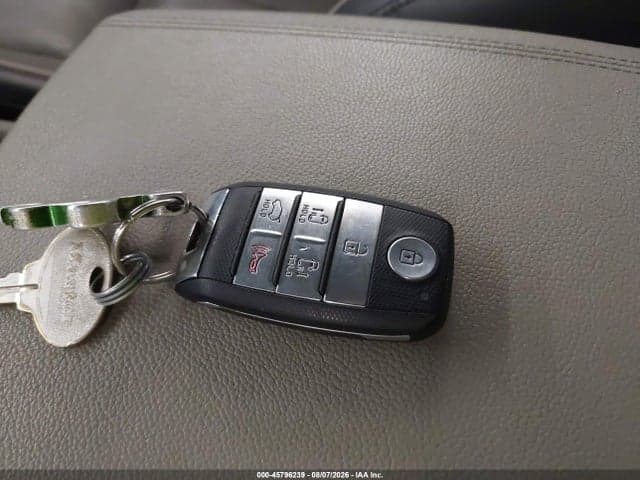 2017 KIA SEDONA LX 11