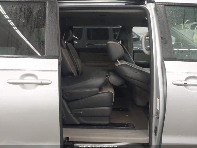 2017 KIA SEDONA LX 8