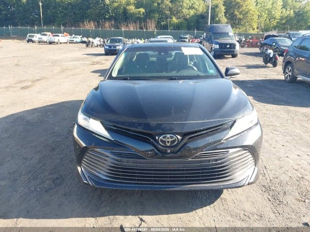 2018 TOYOTA CAMRY XLE 12
