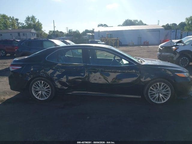 2018 TOYOTA CAMRY XLE 13