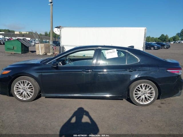 2018 TOYOTA CAMRY XLE 14