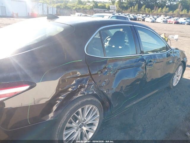 2018 TOYOTA CAMRY XLE 19