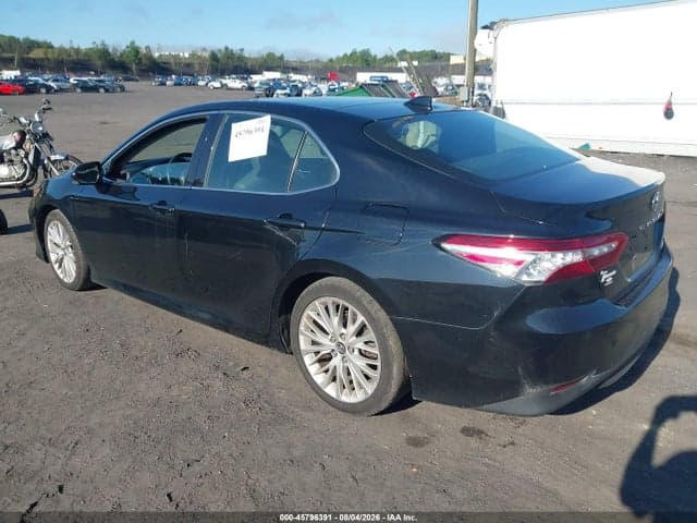 2018 TOYOTA CAMRY XLE 3
