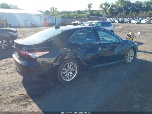 2018 TOYOTA CAMRY XLE 4
