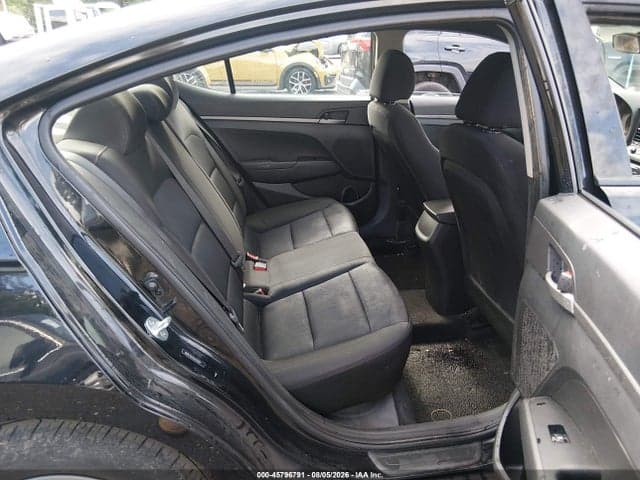 2018 HYUNDAI ELANTRA SE 8