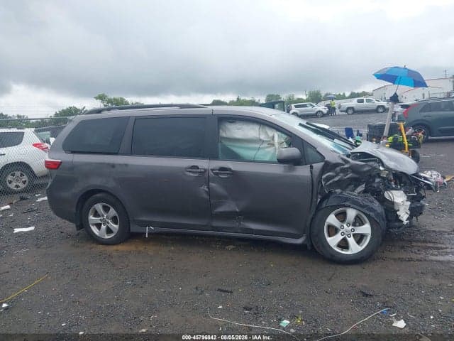 2018 TOYOTA SIENNA LE 8 PASSENGER 13