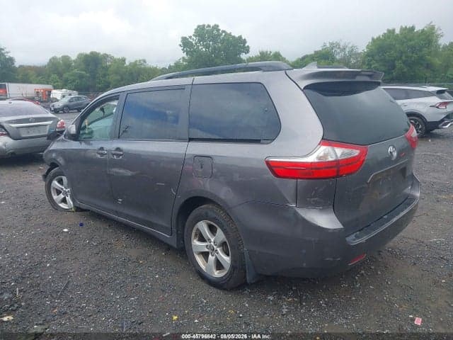 2018 TOYOTA SIENNA LE 8 PASSENGER 3