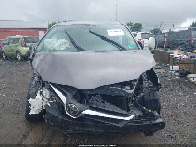 2018 TOYOTA SIENNA LE 8 PASSENGER 6